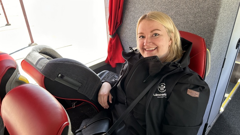 Resenär bredvid en plats med SitSafe barnstol