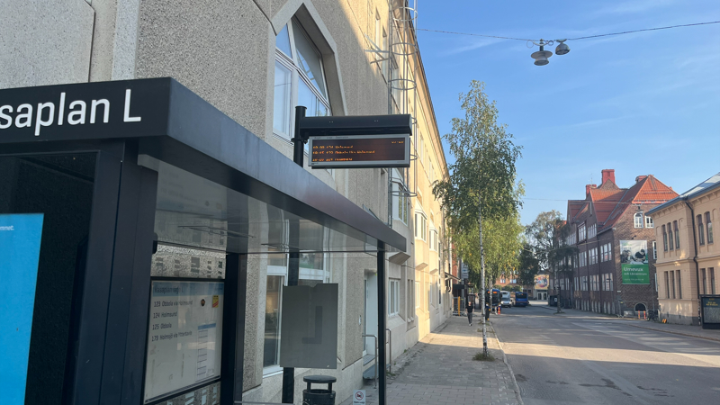 Digital hållplatsskylt vid läge L på hållplats Vasaplan