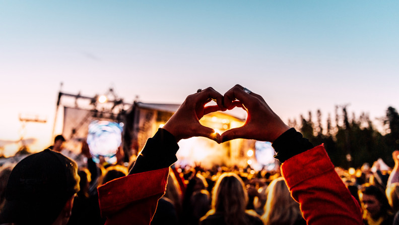 Ett publikhav vid en konsert